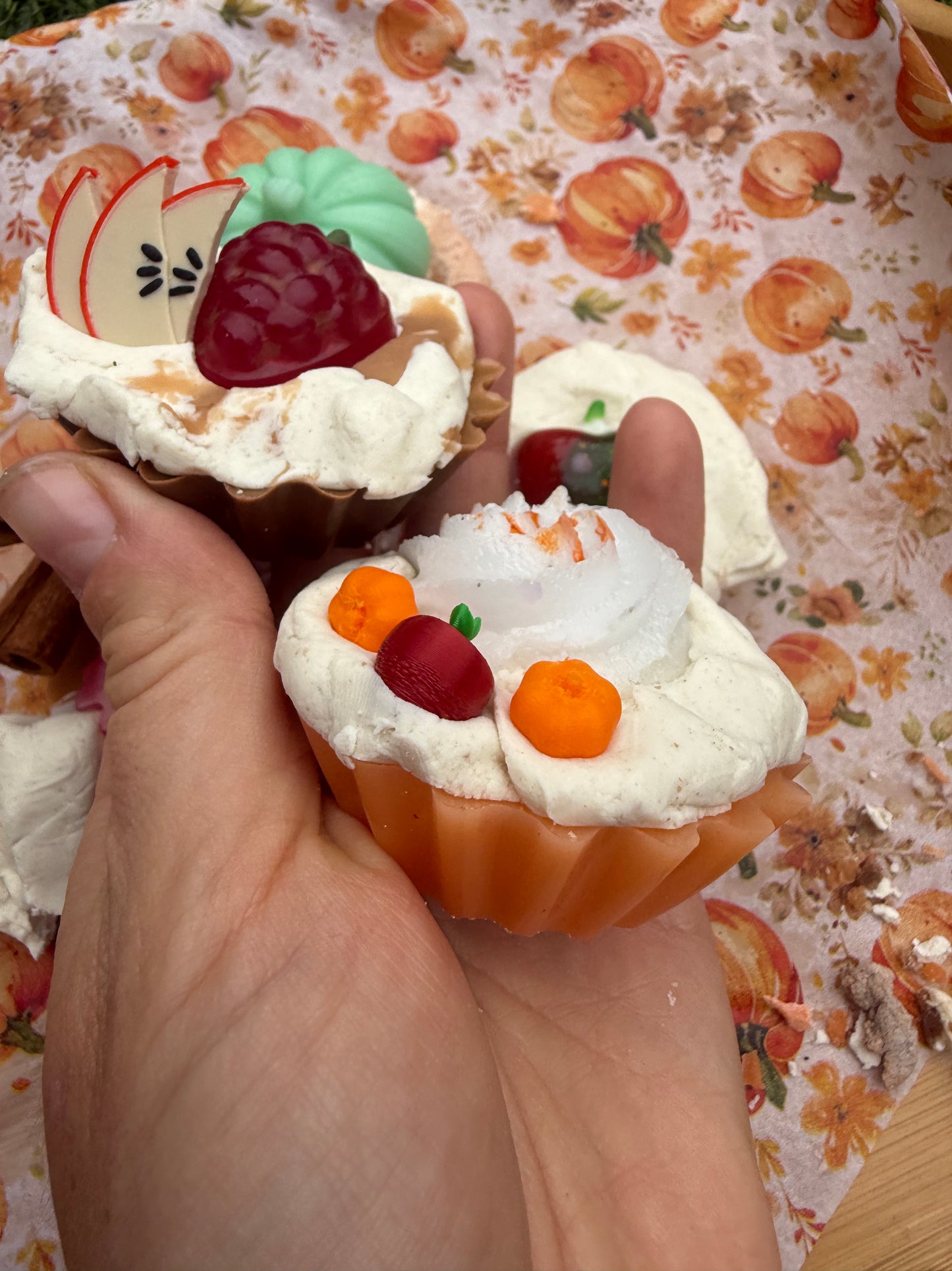 Autumnal π cupcake set