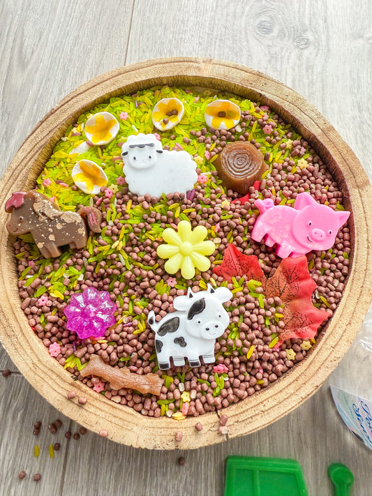 ‘Barnyard & Blossoms’ Pour & Explore Set