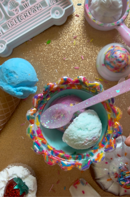 Ice cream sundae kit