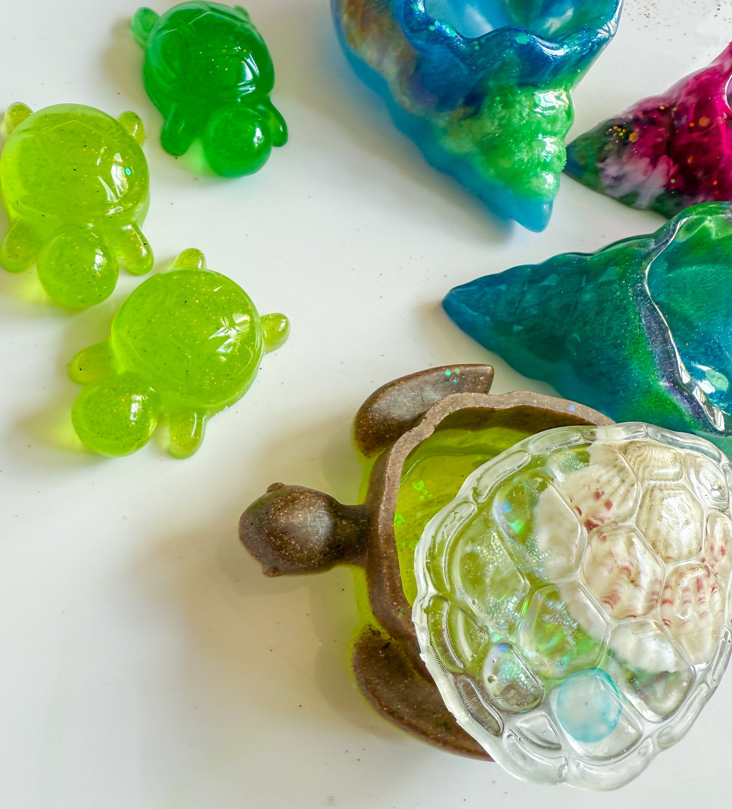 Sea Turtle Daddy trinket and his little babies