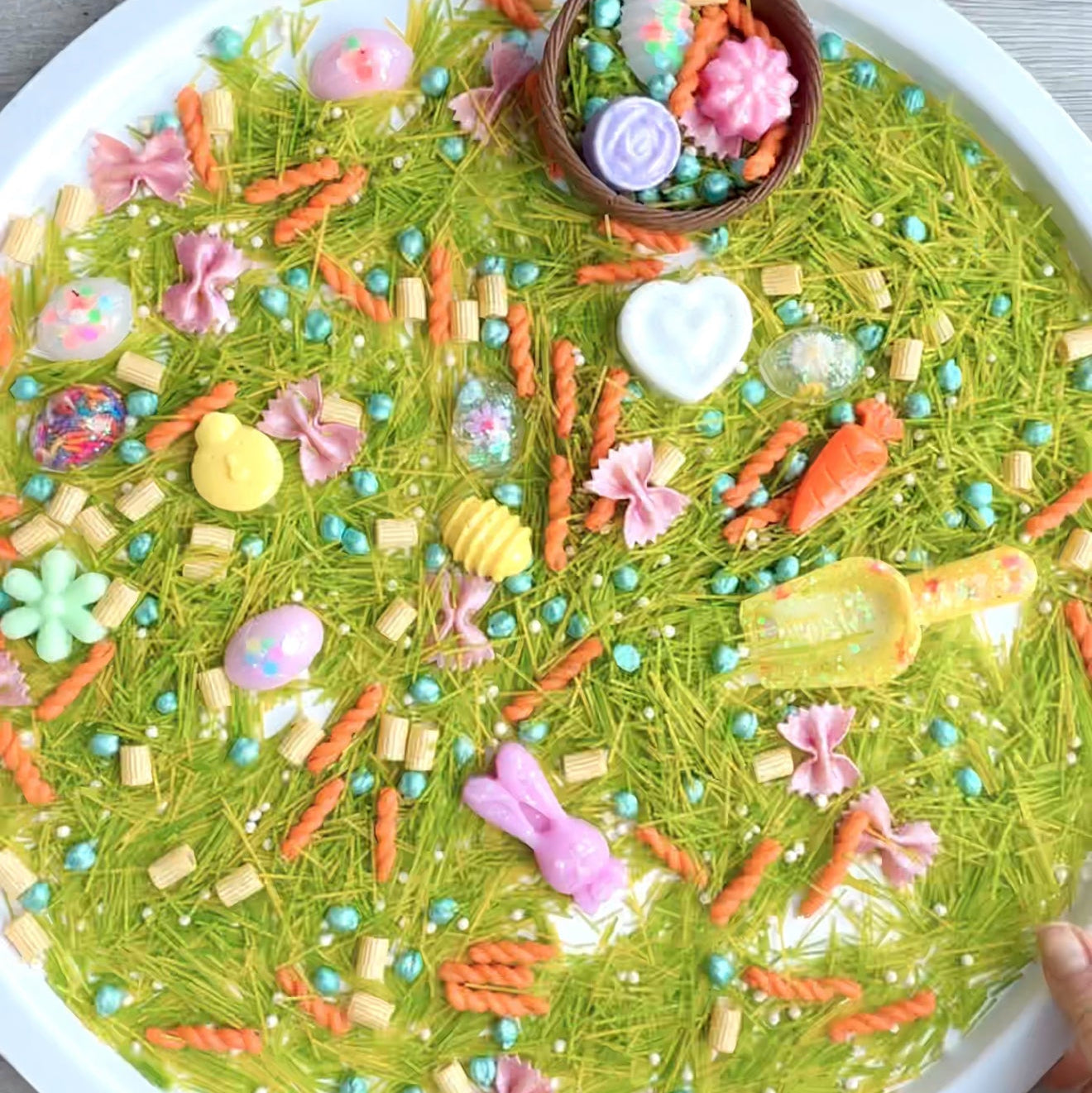 ‘Carrots & Cottontails’ Pour & Explore Set
