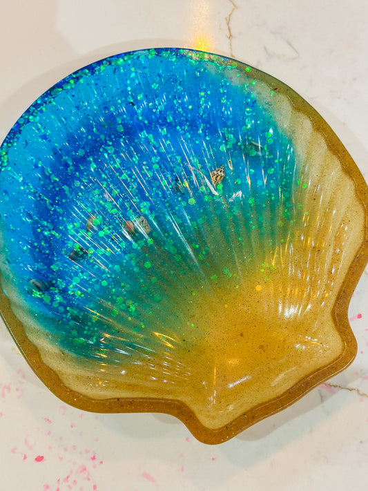 Beachy oyster shell tray