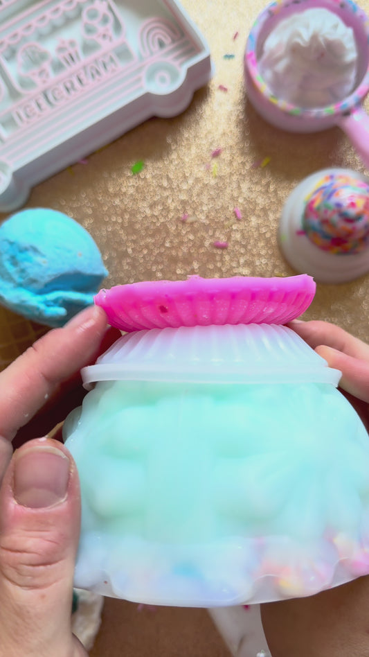 Ice cream sundae kit