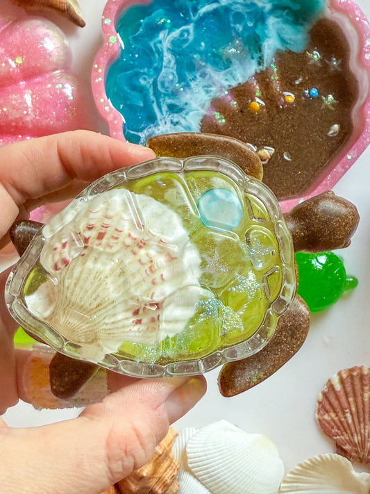 Sea Turtle Daddy trinket and his little babies