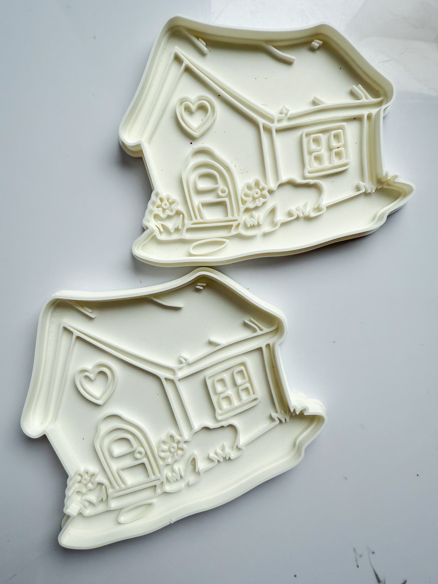 Printed cottage sensory tray