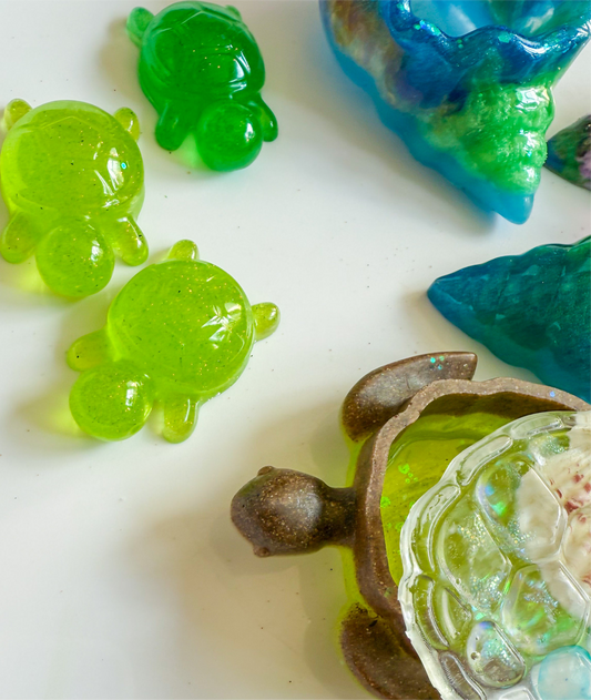 Sea Turtle Daddy trinket and his little babies