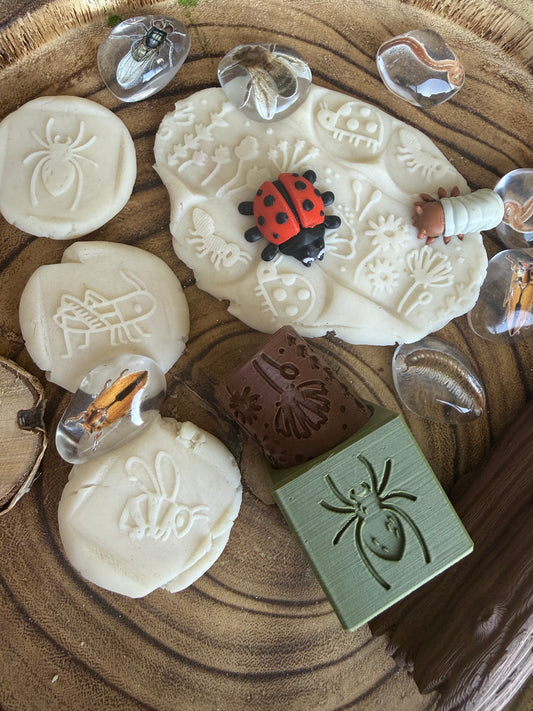 Busy Bugs 2in1 Playdough Cube and Roller by Inniko